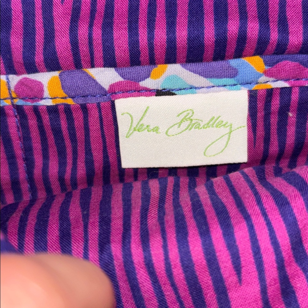 VERA BRADLEY…IMPRESSIONISTA PATTERN MULTICOLORED BAG
PURPLE HUES AND BLUE REDS - Picture 3 of 9